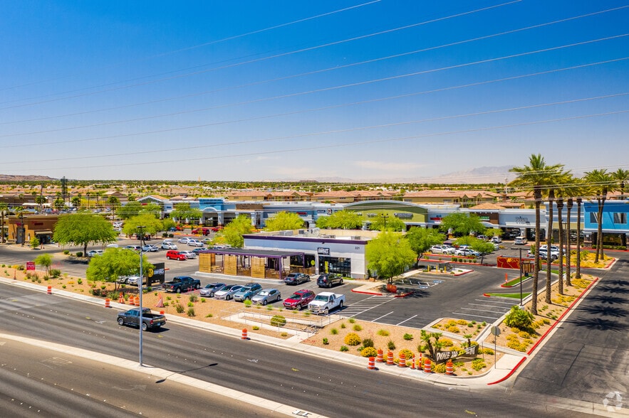 221 N Stephanie St, Henderson, NV à louer - Photo de l’immeuble – Image 2 sur 6