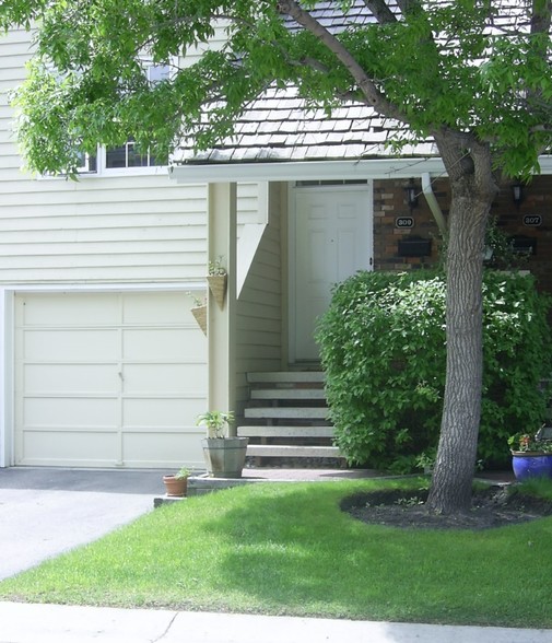 Point Mckay Gardens Northwest Calgary portefeuille de 4 biens à vendre sur LoopNet.fr - Photo principale – Image 1 sur 14