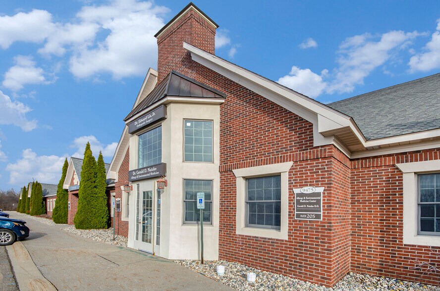 9475 N Holly Rd, Grand Blanc, MI à vendre - Photo de l’immeuble – Image 2 sur 23