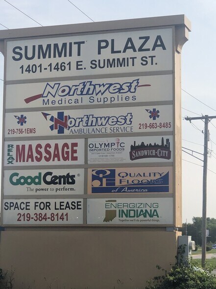 1401-1461 E Summit St, Crown Point, IN à louer - Photo de l’immeuble – Image 2 sur 5