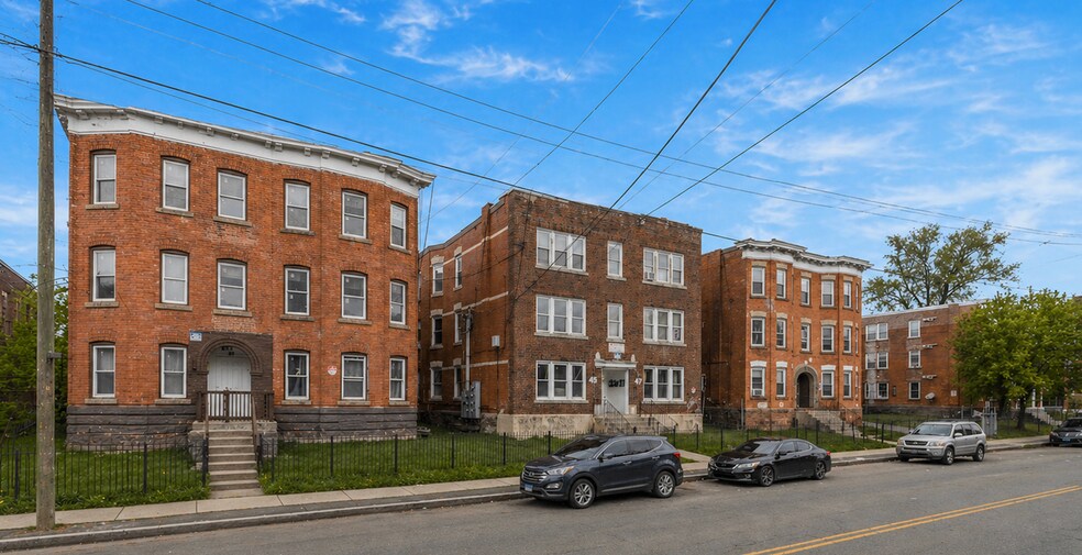 Bedford Portfolio portefeuille de 3 biens à vendre sur LoopNet.fr - Photo principale – Image 1 sur 7