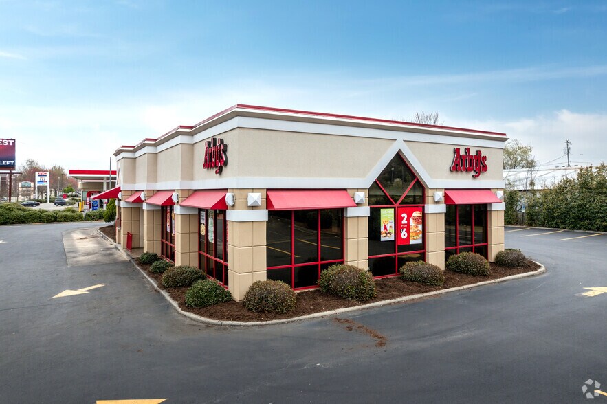 9518 University City Blvd, Charlotte, NC à louer - Photo principale – Image 1 sur 3