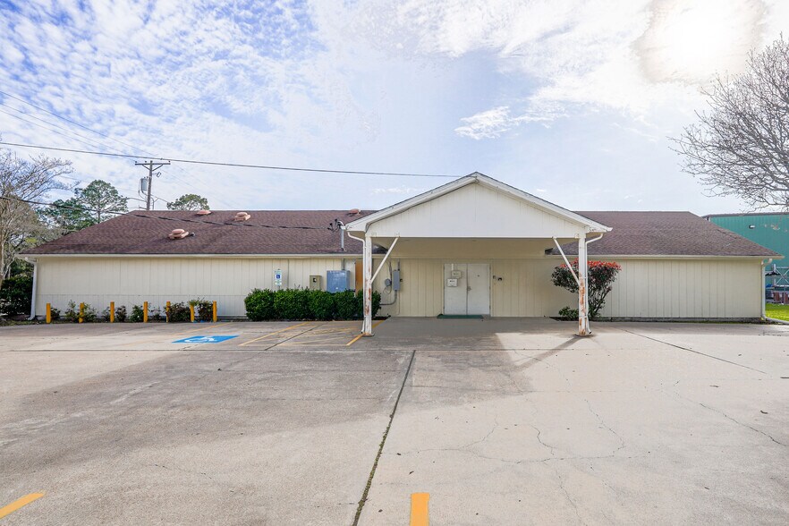 5301 39th St, Groves, TX à vendre - Photo de l’immeuble – Image 2 sur 16