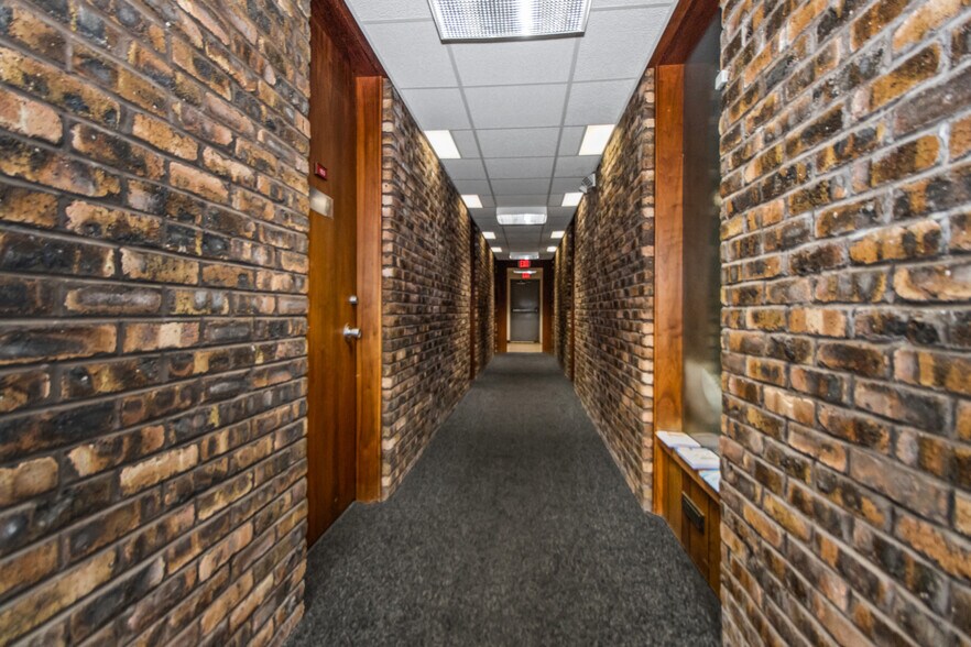 315-345 W Northwest Hwy, Palatine, IL à louer - Photo de l’immeuble – Image 2 sur 9