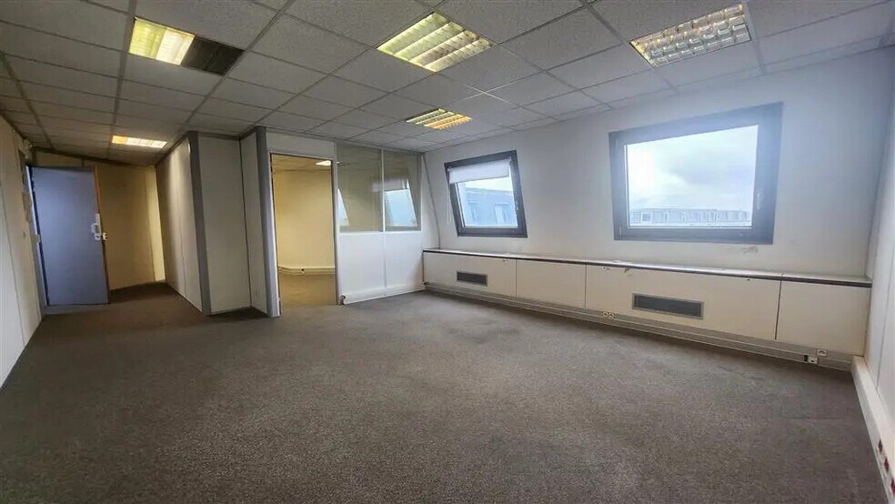 Bureau dans La Garenne-Colombes à louer - Photo de l’immeuble – Image 2 sur 7