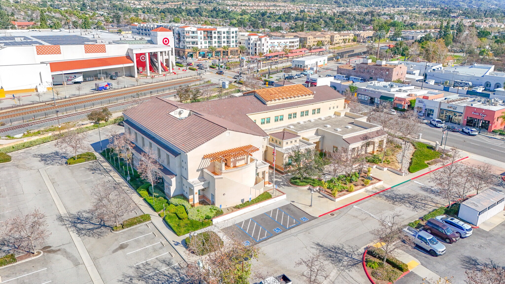 725 N Azusa Ave, Azusa, CA à vendre Photo principale– Image 1 sur 32