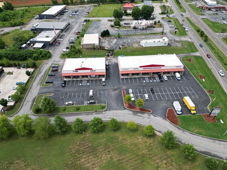2500 Cayer Ln, Columbia, TN à louer - Photo de l’immeuble – Image 2 sur 2