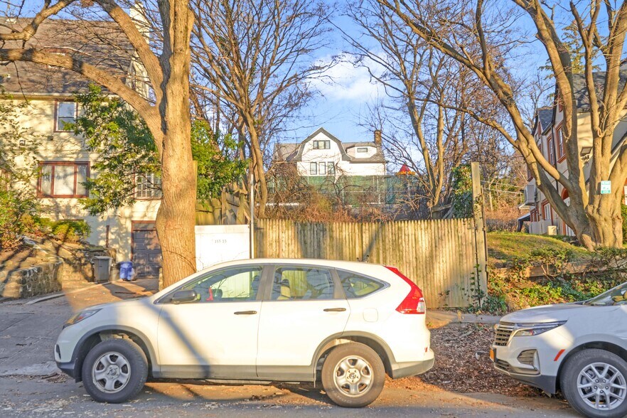 115-15 Curzon rd, Richmond Hill, NY à vendre - Photo de l’immeuble – Image 3 sur 17