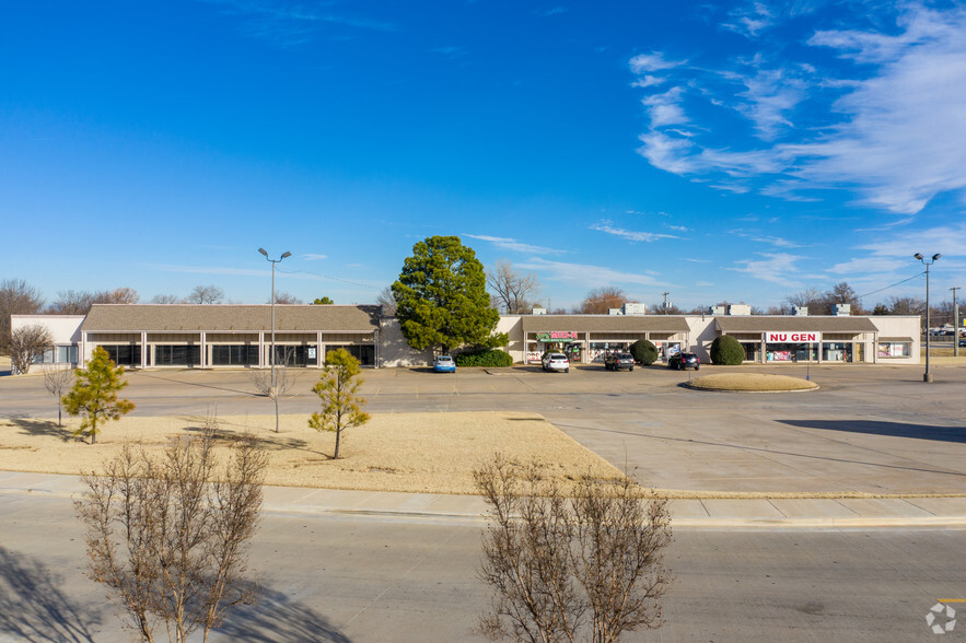 11111 E 41st St, Tulsa, OK à louer - Photo de l’immeuble – Image 1 sur 34