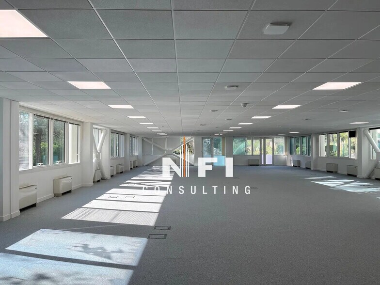 Bureau dans Valbonne à louer - Photo de l’immeuble – Image 2 sur 13