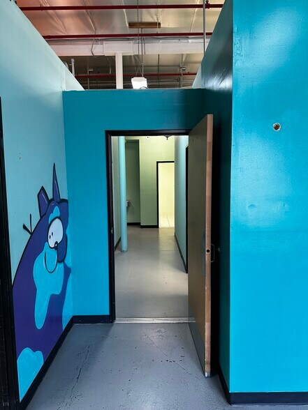 7680 Clybourn Ave, Sun Valley, CA à louer - Photo de l’immeuble – Image 3 sur 10