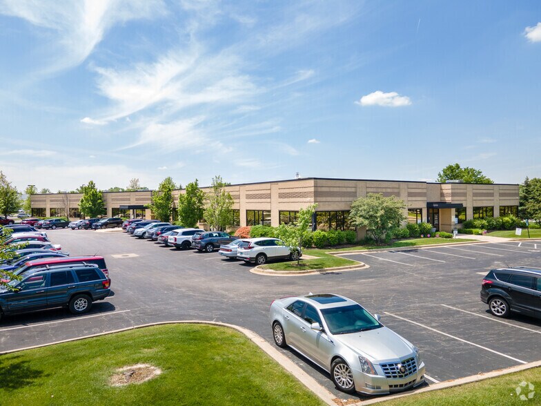 18425 W Creek Dr, Tinley Park, IL à louer - Photo de l’immeuble – Image 1 sur 6