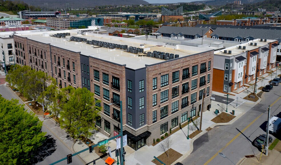 355 Walnut St, Chattanooga, TN à louer - Photo de l’immeuble – Image 1 sur 24