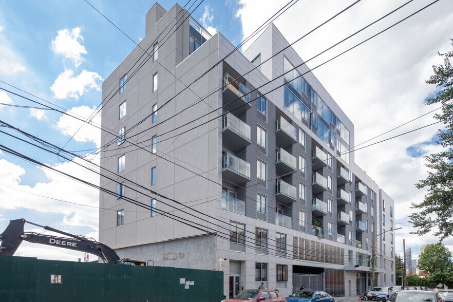 31-57 Vernon Blvd, Long Island, Long Island City, NY à louer - Photo de l’immeuble – Image 3 sur 3