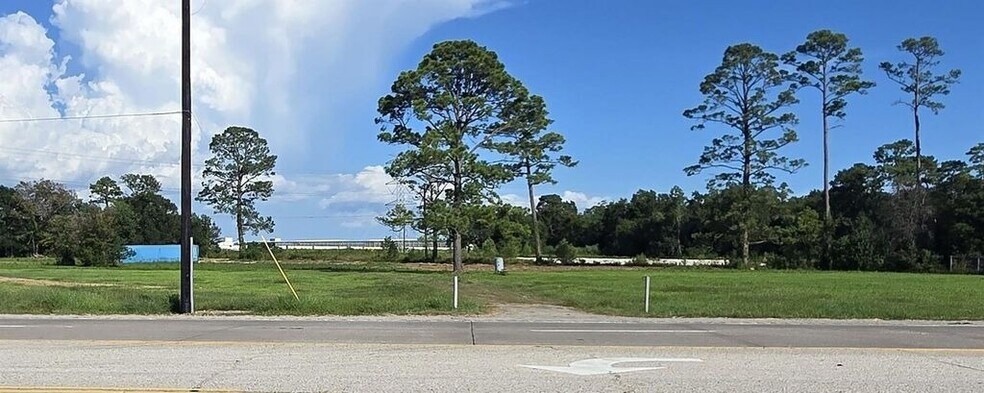 6822 N Highway 146, Baytown, TX à vendre - Photo de l’immeuble – Image 2 sur 12