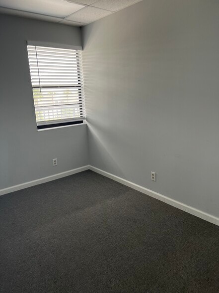 106 Commerce Way, Jupiter, FL à louer - Photo intérieure – Image 3 sur 6