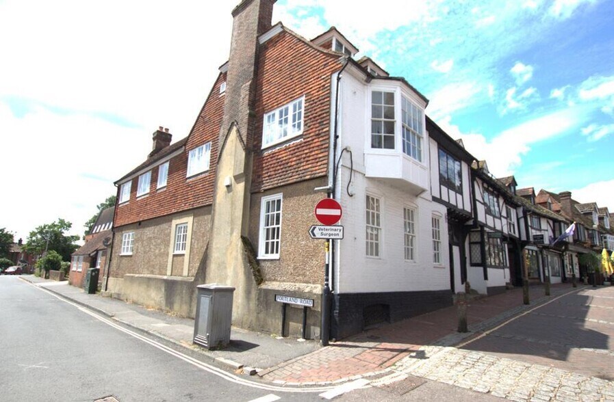 High St, East Grinstead à vendre - Photo de l’immeuble – Image 2 sur 11