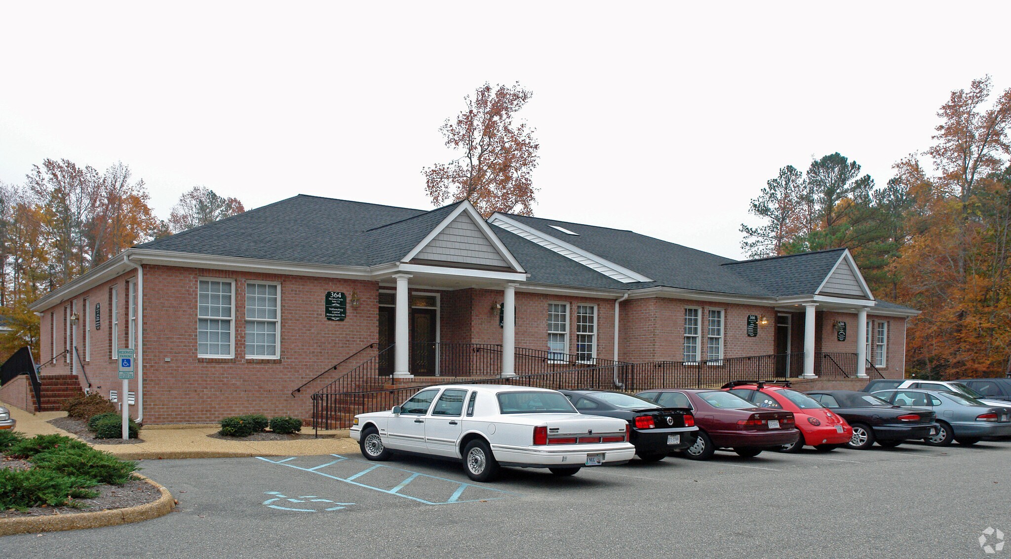 364-366 McLaws Cir, Williamsburg, VA à louer Photo principale– Image 1 sur 9