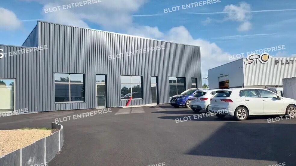 Local d’activités dans Hillion à louer - Photo de l’immeuble – Image 1 sur 4