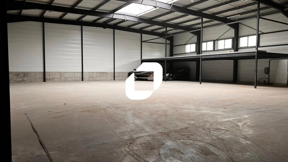 Local d’activités dans Couëron à louer - Photo de l’immeuble – Image 2 sur 5