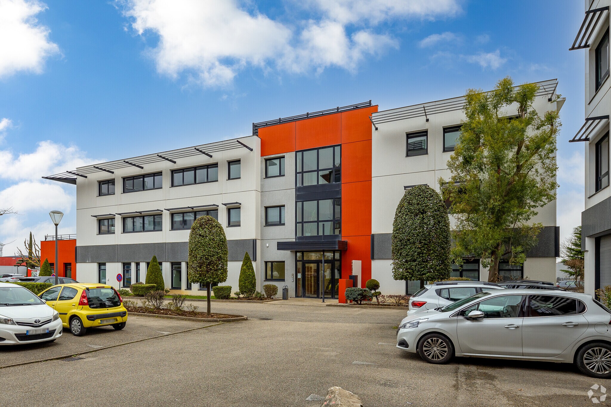 Bureau dans Saint-Priest à louer Photo principale– Image 1 sur 3