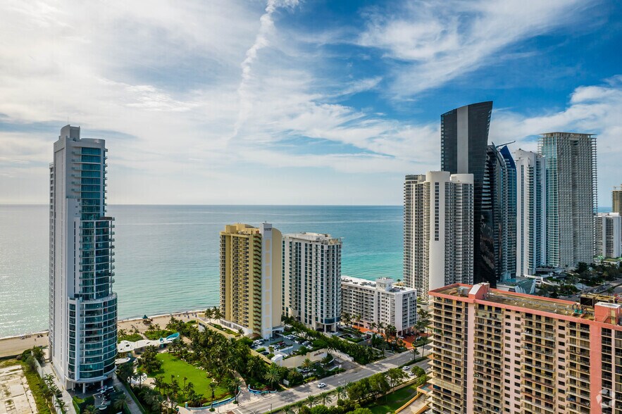 17315 Collins Ave, Sunny Isles Beach, FL à vendre - Photo de l’immeuble – Image 3 sur 11