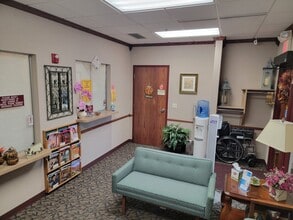 12555 W National Ave, New Berlin, WI à louer Photo intérieure– Image 1 sur 22