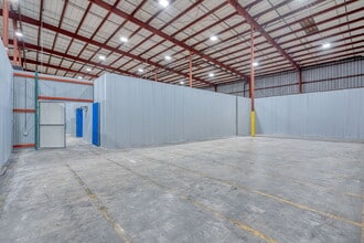 5806 N 53rd St, Tampa, FL à louer Photo intérieure– Image 2 sur 4