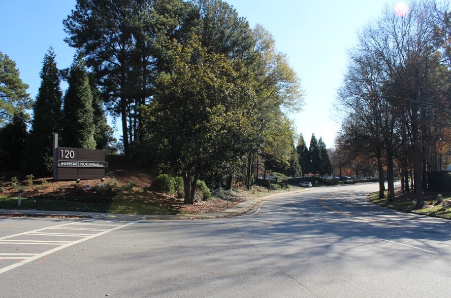 120 Interstate N Pky E SE, Atlanta, GA à louer - Photo de l’immeuble – Image 3 sur 15