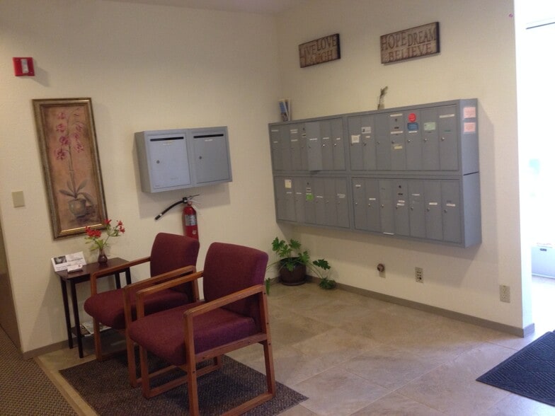 105 Morris St, Sebastopol, CA à louer - Hall d’entrée – Image 2 sur 6