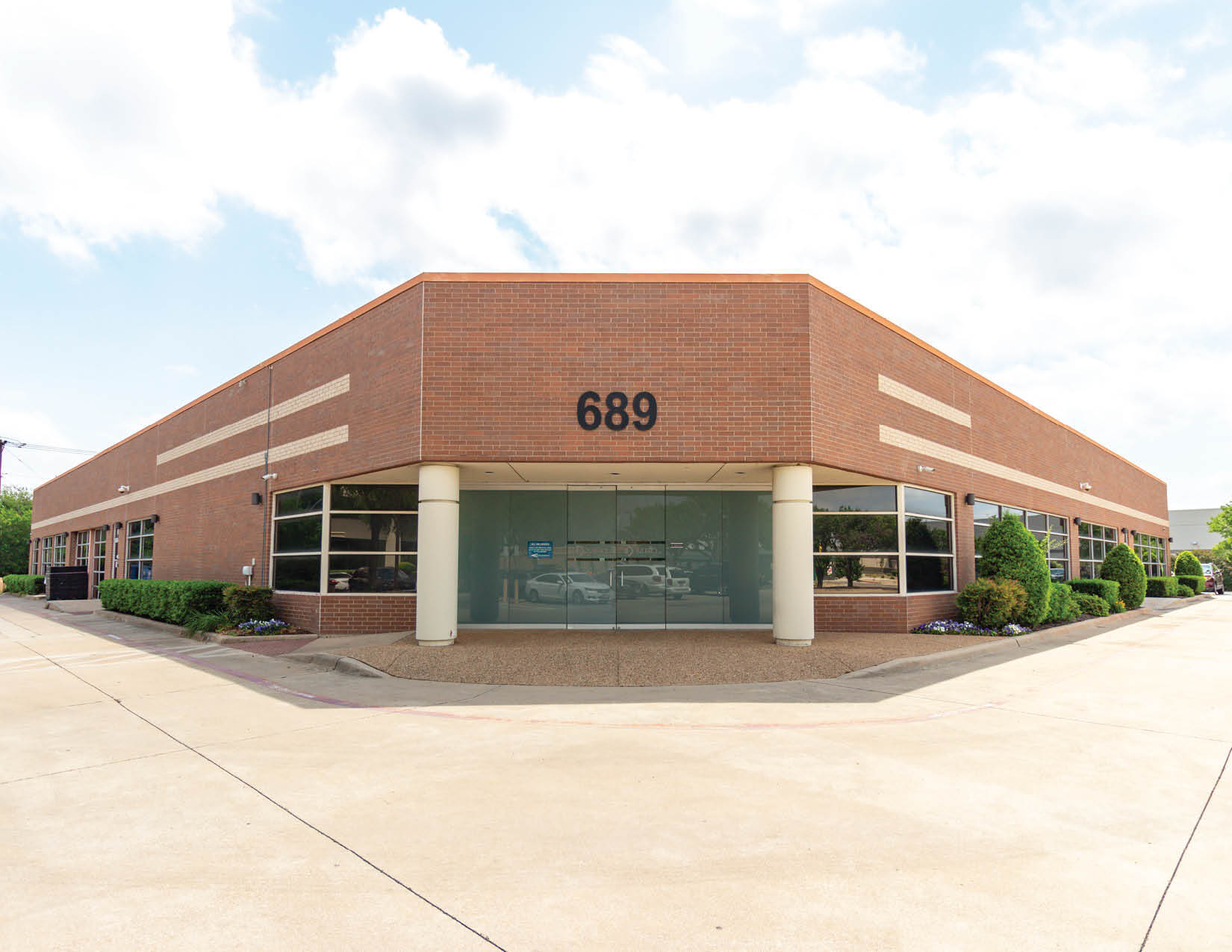 689 Airport Fwy, Hurst, TX à vendre Photo de l’immeuble– Image 1 sur 4