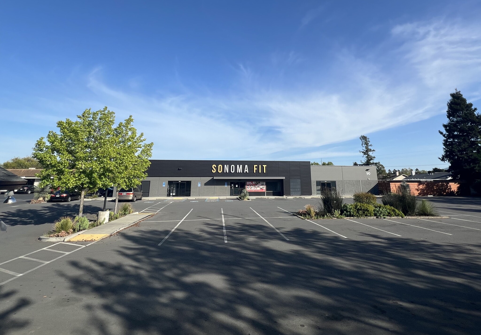 90 Casa Grande Rd, Petaluma, CA à louer Photo de l’immeuble– Image 1 sur 2