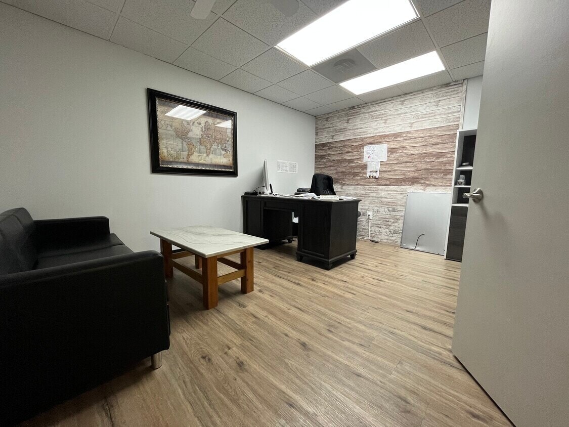 12119 Johnson Dr, Shawnee, KS à vendre Photo intérieure– Image 1 sur 6