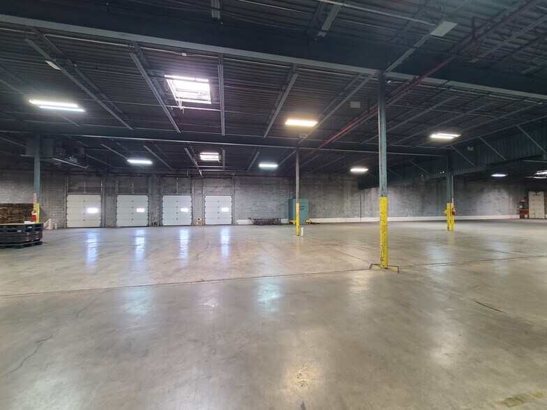 3320 W Ferguson Rd, Fort Wayne, IN à louer - Photo de l’immeuble – Image 1 sur 16