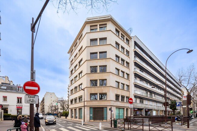 Plus de détails pour 17 Rue De L'Hotel De Ville, Neuilly-sur-Seine - Bureau à louer