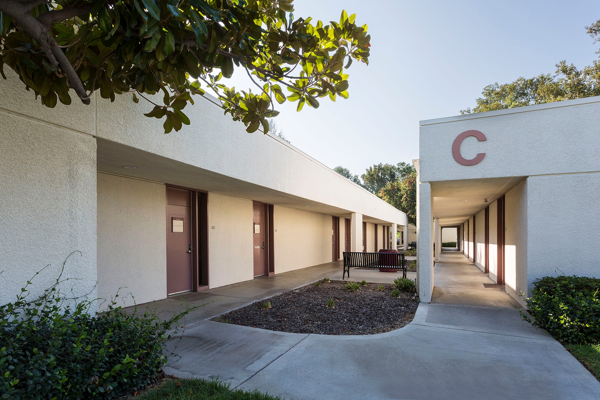 23861 McBean Pky, Valencia, CA à louer Photo principale– Image 1 sur 3