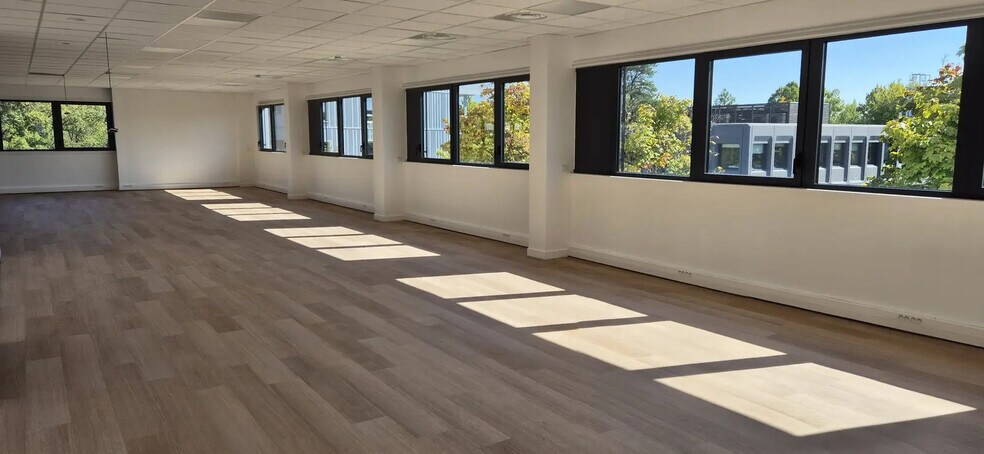 Bureau dans Dardilly à louer - Photo de l’immeuble – Image 2 sur 5