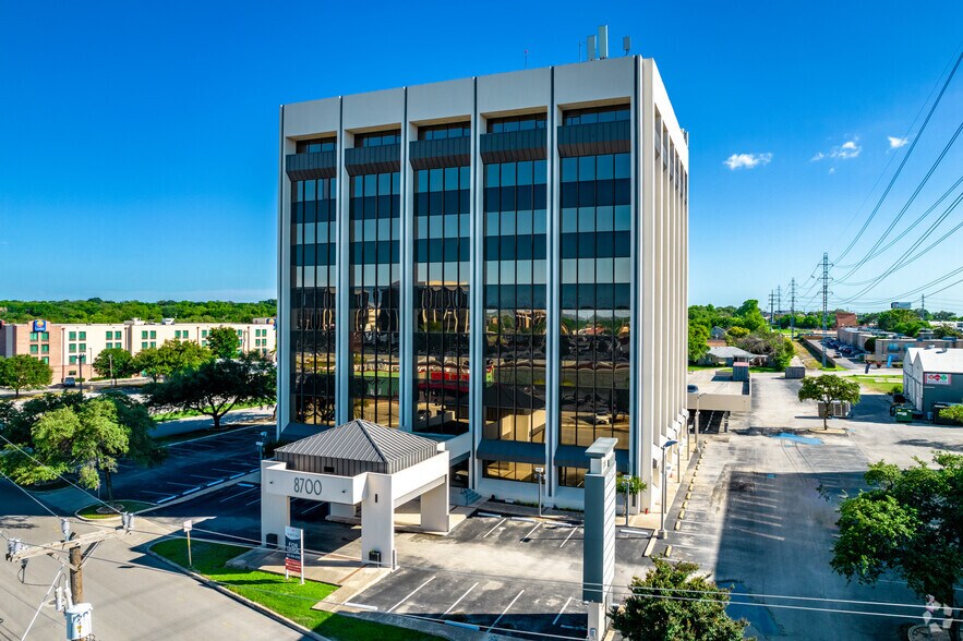 8700 Crownhill Blvd, San Antonio, TX à louer - Photo de l’immeuble – Image 2 sur 4