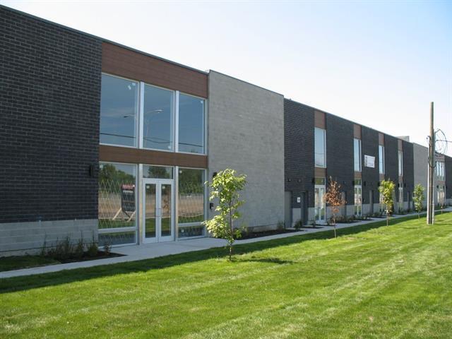 3936 Boul Sir-Wilfrid-Laurier, Saint-hubert, QC à louer Photo de l’immeuble– Image 1 sur 3