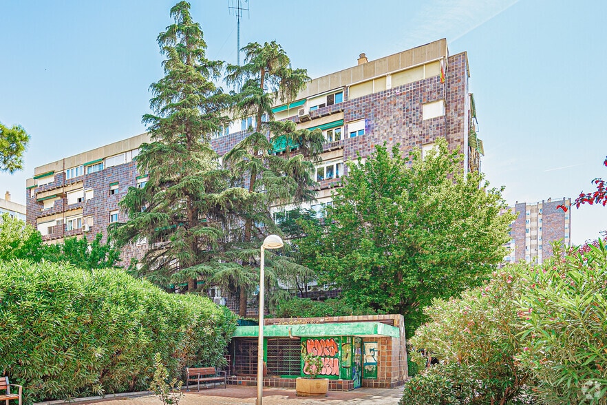 Immeuble residentiel dans Madrid, Madrid à vendre - Photo principale – Image 1 sur 2