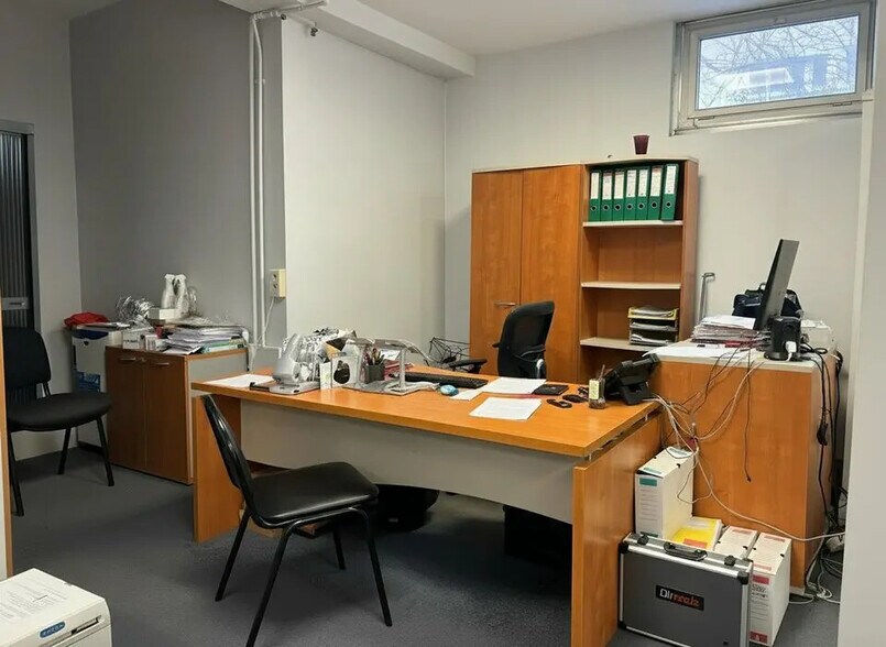 Local d'activités dans Chaville à vendre - Photo de l’immeuble – Image 2 sur 12