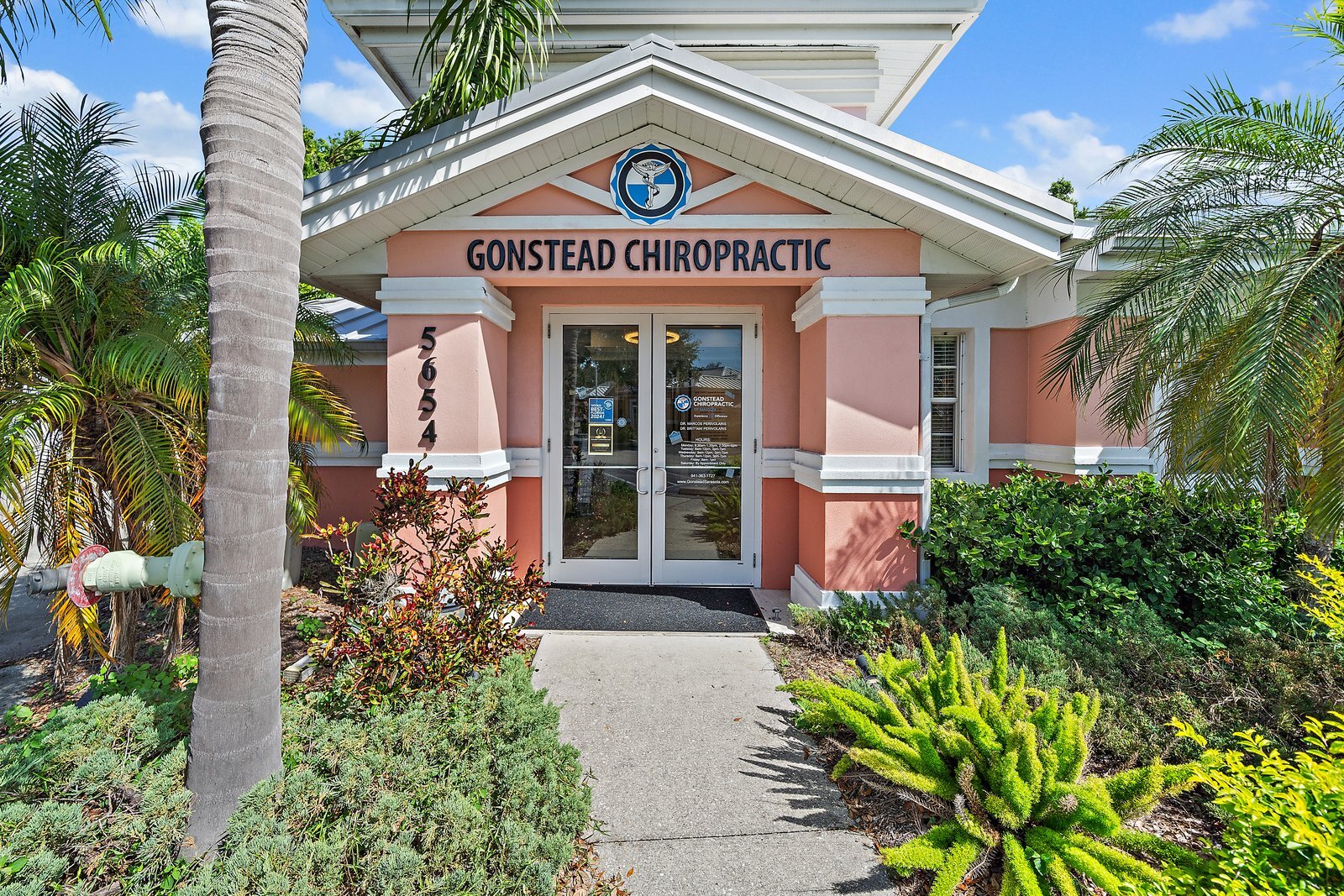 5652-5654 Marquesas Cir, Sarasota, FL à louer Photo de l’immeuble– Image 1 sur 31