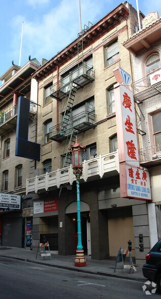 933 Grant Ave, San Francisco, CA à louer - Photo de l’immeuble – Image 2 sur 3
