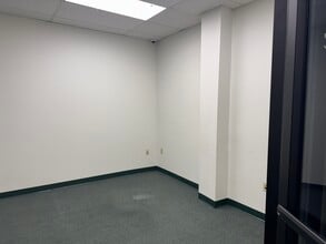 1300 Diamond Springs Rd, Virginia Beach, VA à louer Photo intérieure– Image 1 sur 5