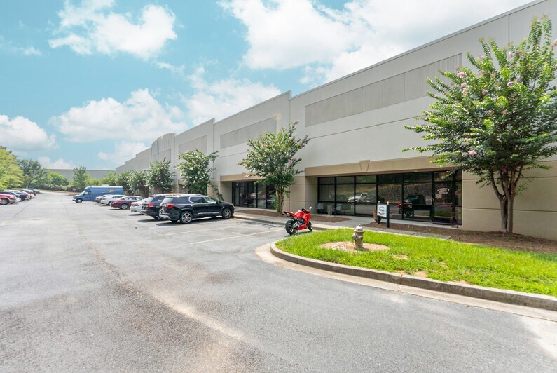 480 Brogdon Rd, Suwanee, GA à louer - Photo de l’immeuble – Image 3 sur 6
