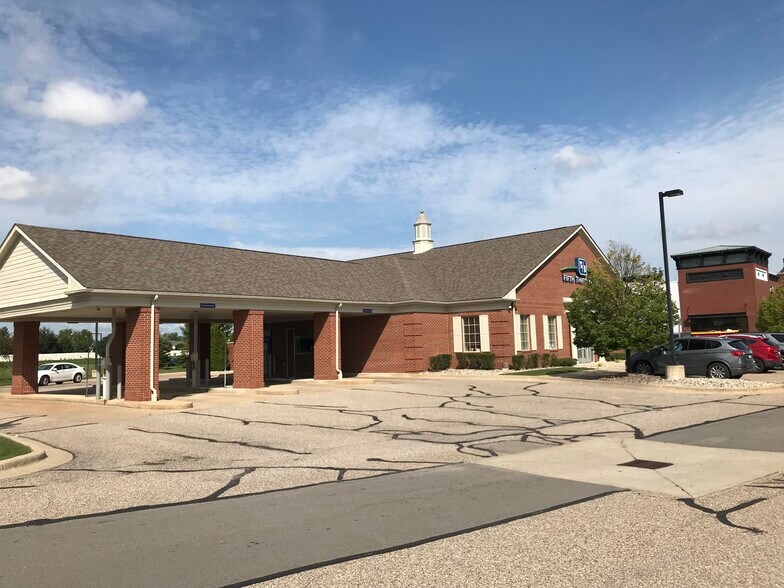 39907 S Groesbeck Hwy, Clinton Township, MI à louer - Photo de l’immeuble – Image 2 sur 6