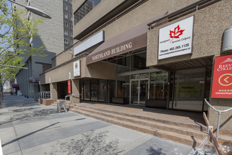 910 7th Ave SW, Calgary, AB à louer - Photo de l’immeuble – Image 2 sur 5