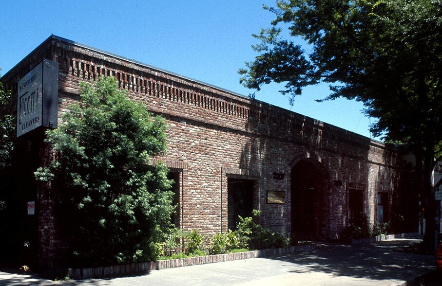 2207-2209 J St, Sacramento, CA à louer - Photo de l’immeuble – Image 3 sur 15