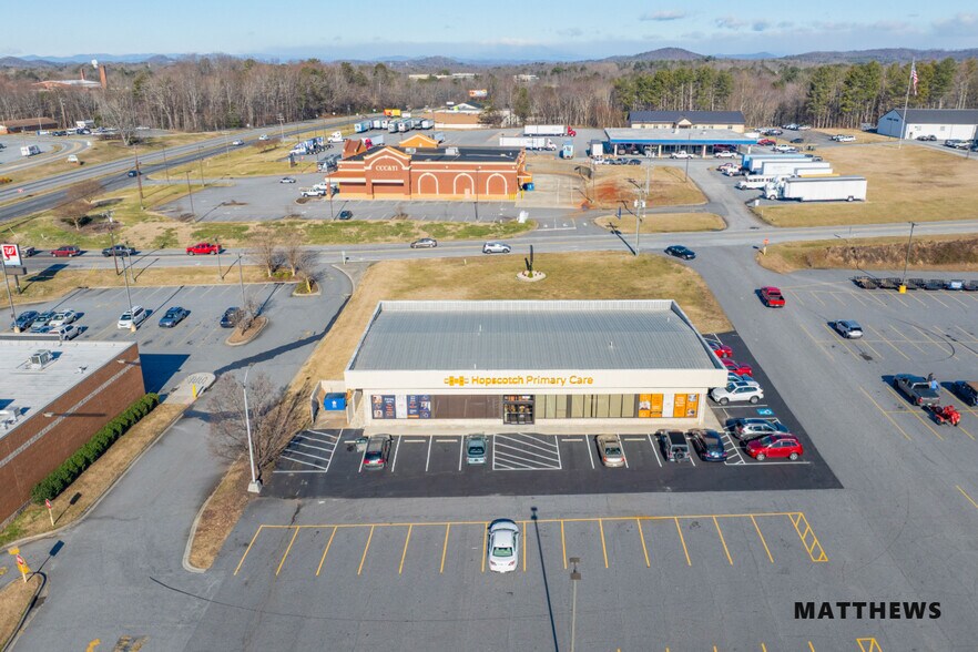 3060 Hickory Blvd, Hudson, NC à vendre - Photo de l’immeuble – Image 2 sur 3
