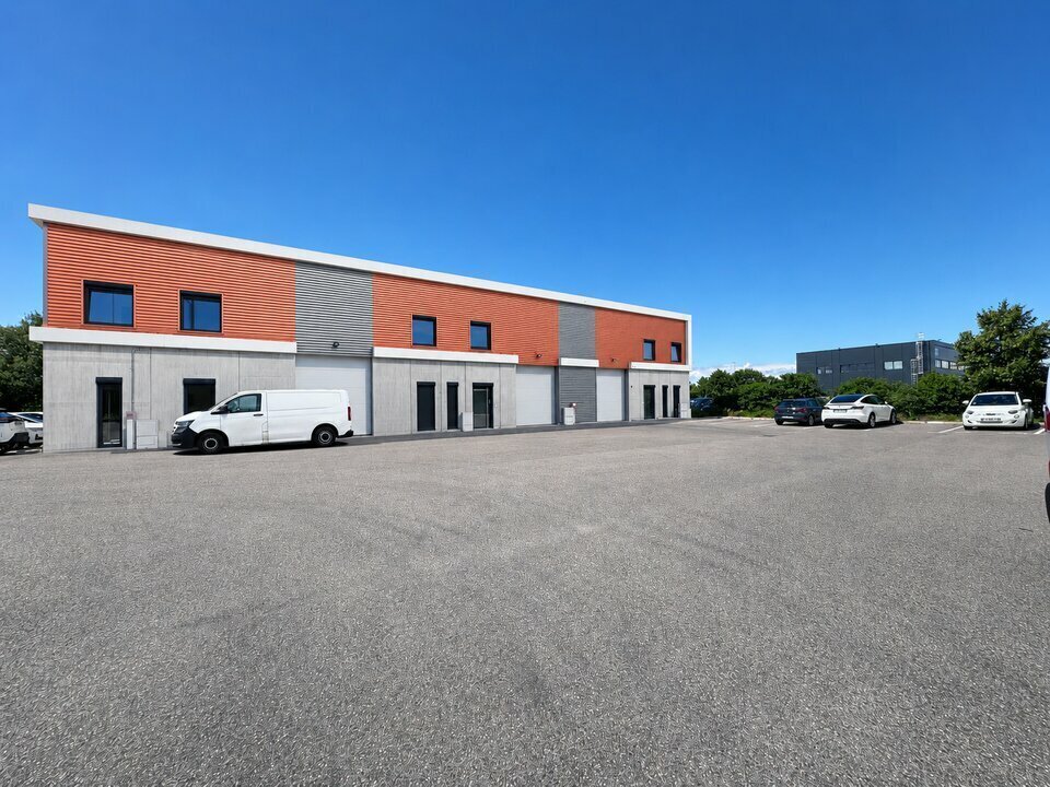 165 Avenue Henri Schneider, Meyzieu à vendre Photo de l’immeuble– Image 1 sur 9